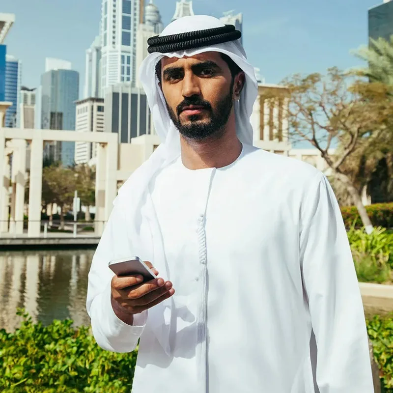 Dubai Men'S Fashion - ชุดมุสลิมสำหรับผู้ชาย3ชิ้นชุดเสื้อคลุม + ผ้าโพกหัว + ที่คาดผมคอกลมสีขาวอิสลามอิสลามซาอุดิอาระเบียสวดมนต์เดือนรอมฎอนชุดเดรสดูไบคาฟตัน